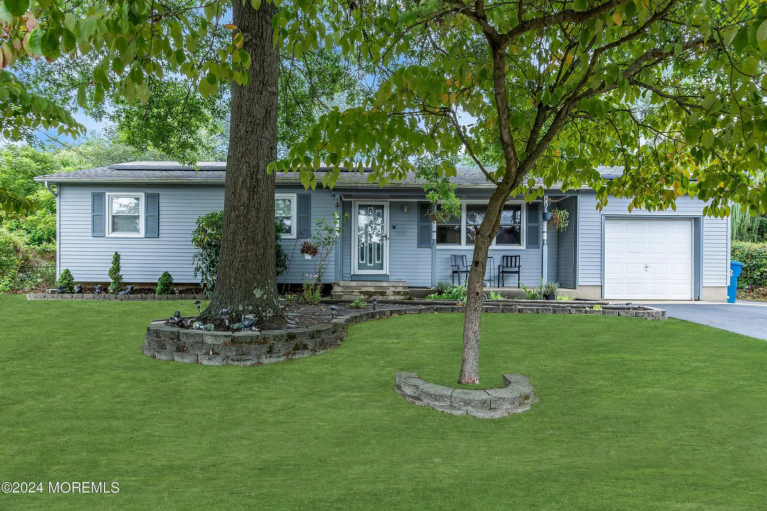 138 Susan Drive photo 1