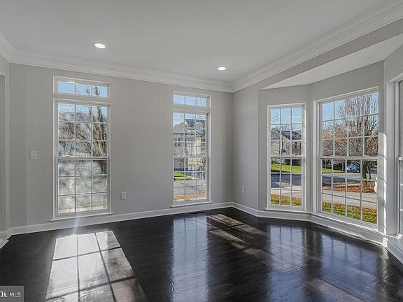 5th image of 10818 Constitution Dr