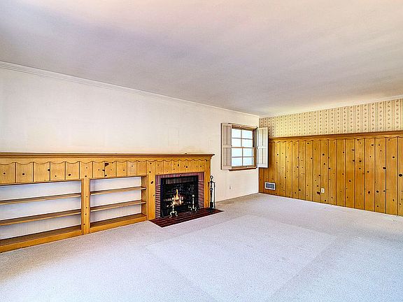 3rd image of 523 W Park Ln
