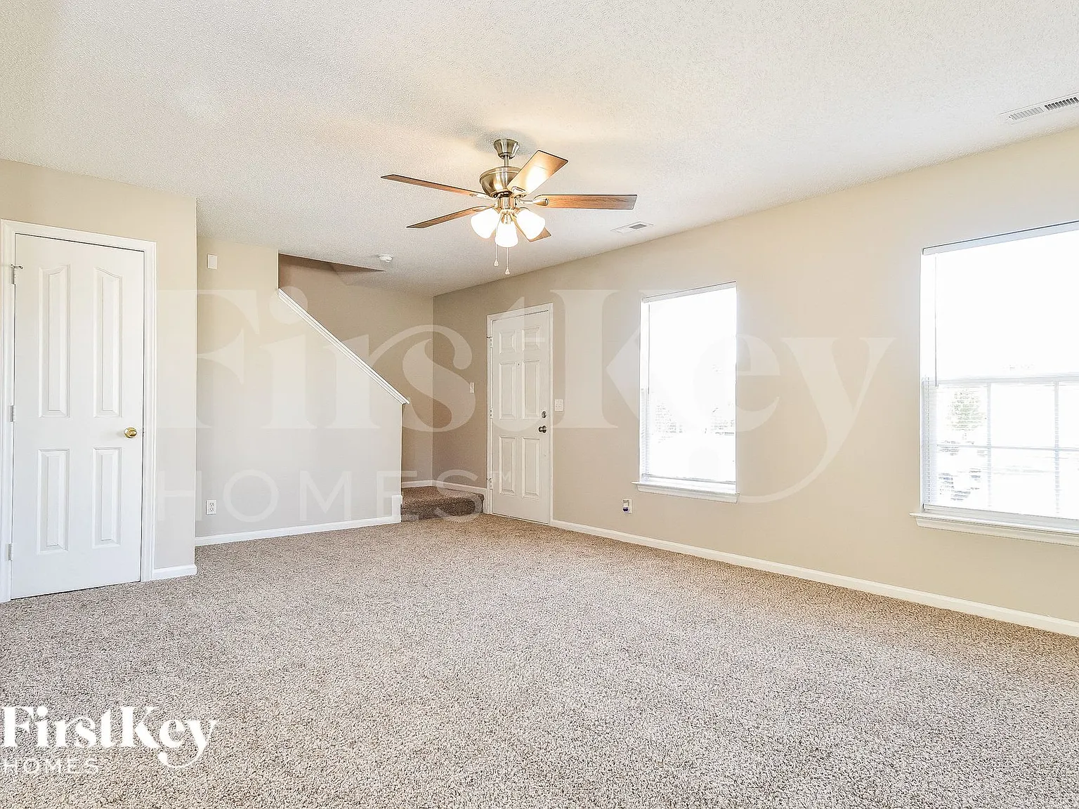 3 bed, 2.5 bath, 1600 sqft, $2,100 — Photo 4