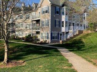 609 Magnolia Ln, Branchburg, NJ 08876