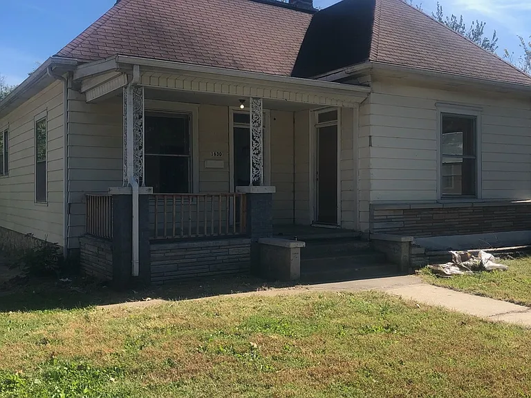1630 N Clay Ave — Photo 5