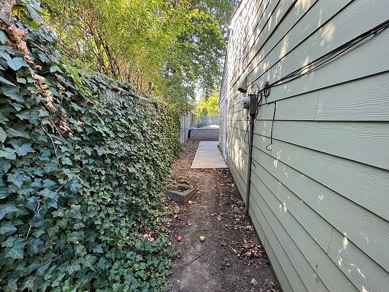 193 Rosewood Dr NW — Photo 20
