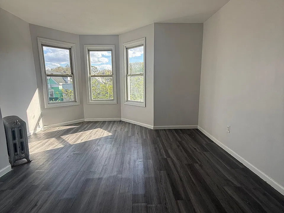 259 Verona Ave #5A
