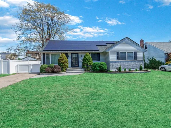 1015 Barrie Avenue, Wantagh, NY 11793