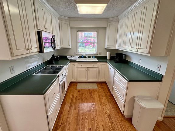 5th image of 605 Regent Rd