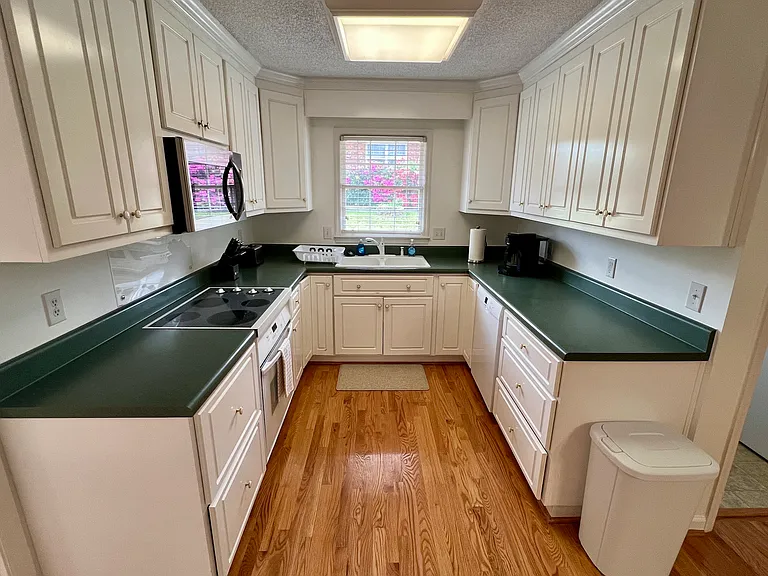 605 Regent Rd — Photo 5