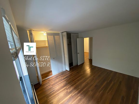 4th image of 736 W Buena Ave #2