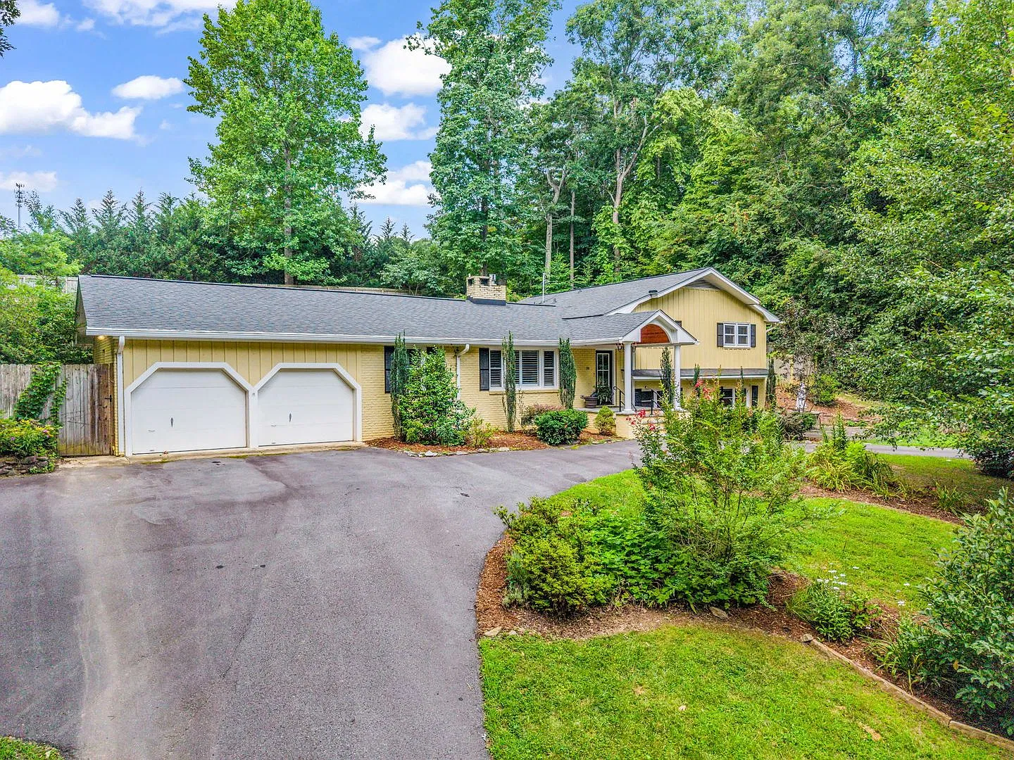 Luxury Mountain Living in the Spring Hill Community — Photo 2