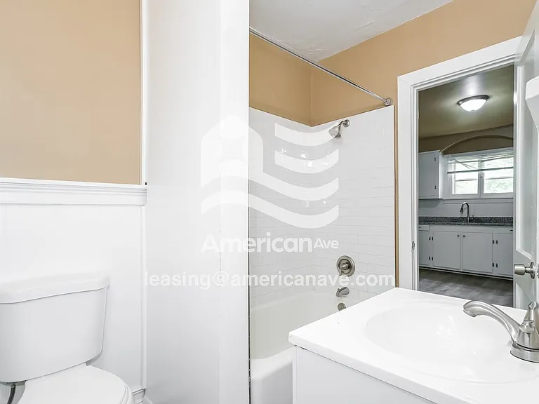 1457490_014_main_bathroom_13.jpg