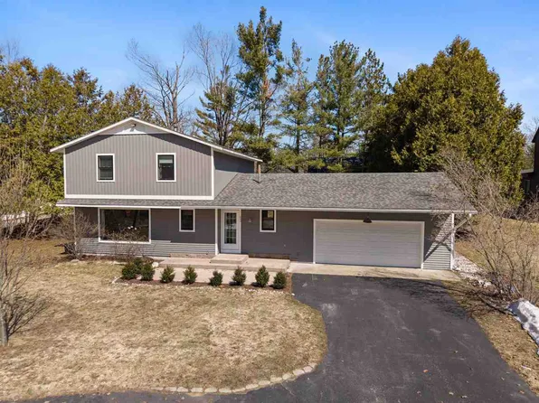 540 W Summit St, Harbor Springs, MI 49740