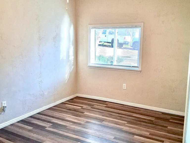 1246 Oak St — Photo 9