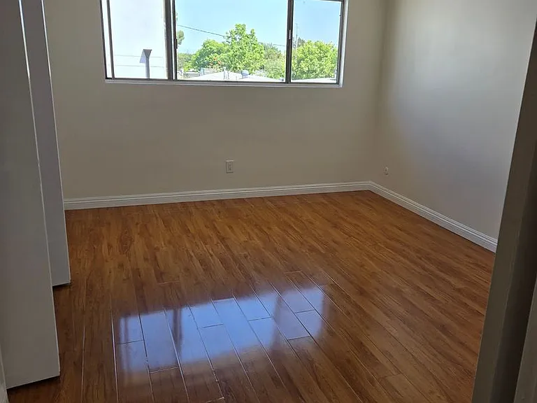 Stratford Apartments — Photo 7