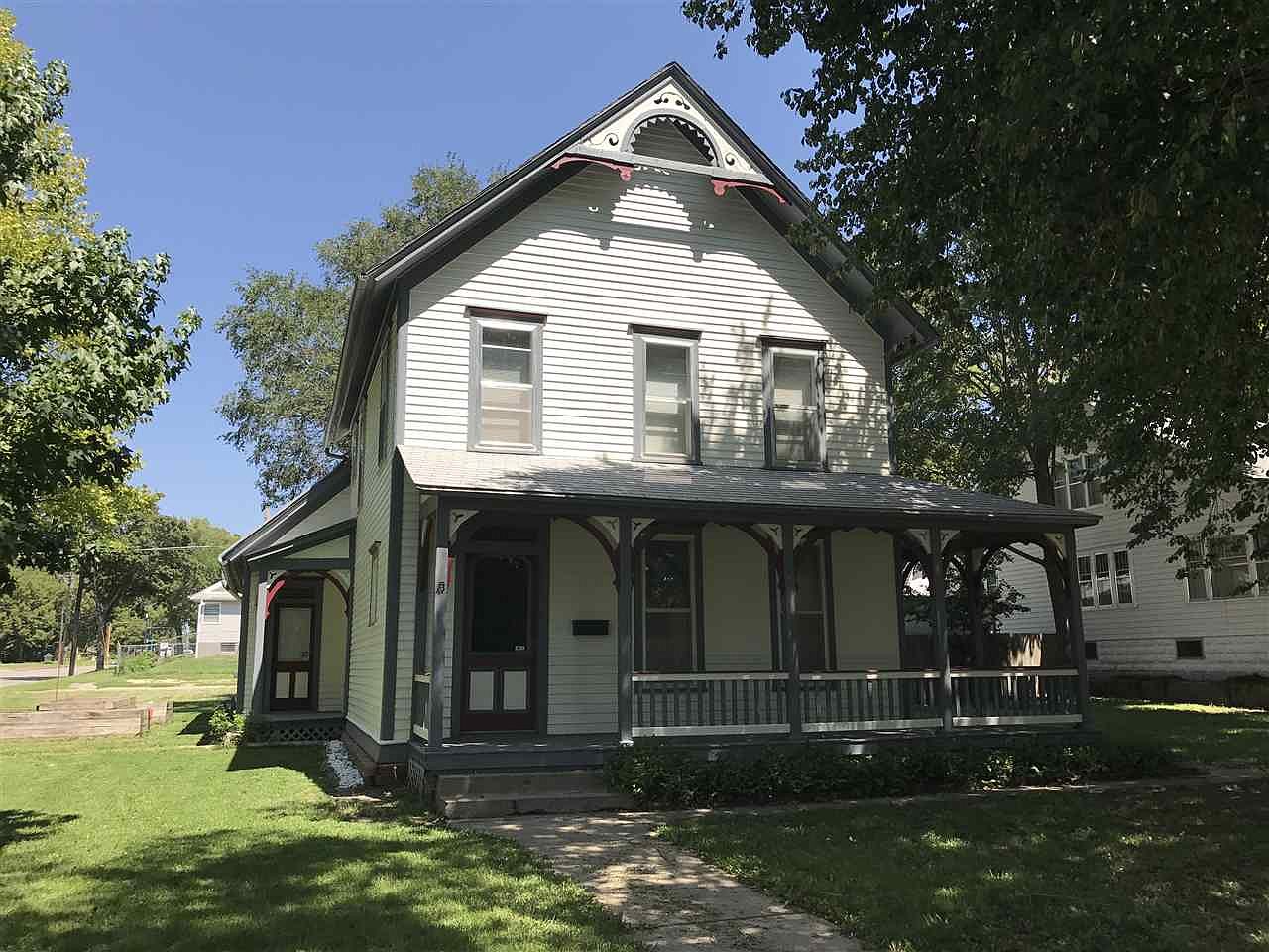 403 Blunt St, Clay Center, KS 67432 Zillow