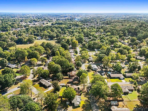 3rd image of 6 Whippoorwill Dr