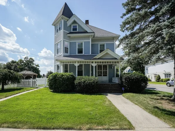 14 Squier St, Palmer, MA 01069