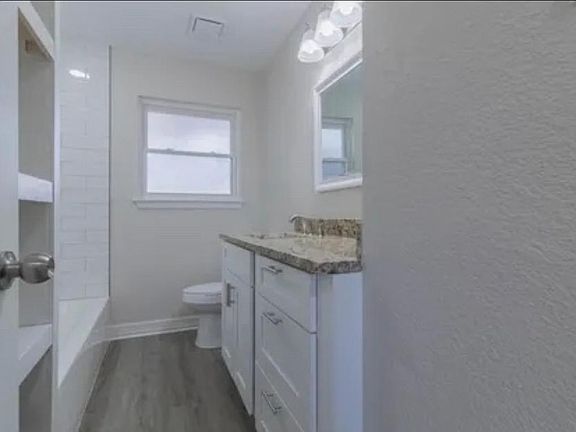 5th image of 438 E Wright Blvd