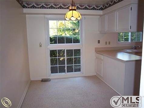 Kitchen dining area.JPG
