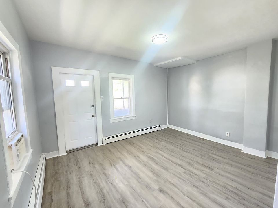 1st image of 103 Penn St #105.5