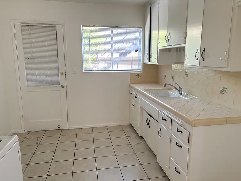1616 S Chapel Ave #B — Photo 4