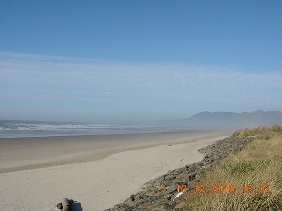 Rockwaybeach looking nort