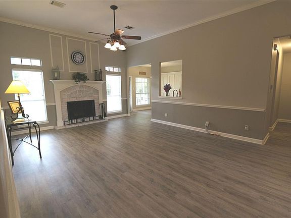 4th image of 315 Amarillo Dr