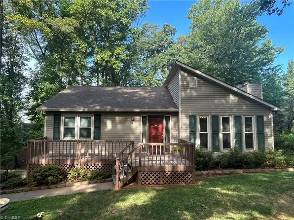 913 Thrushwood Cir, Rural Hall, NC 27045