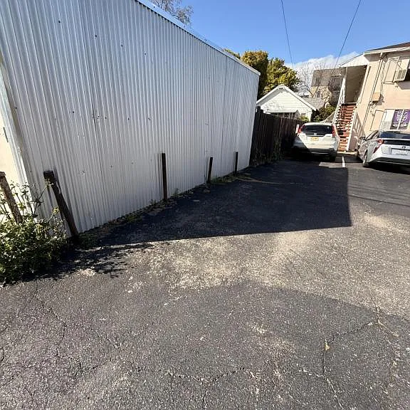 1616 S St — Photo 22