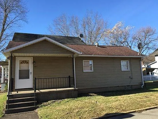 547 Bow St photo 1
