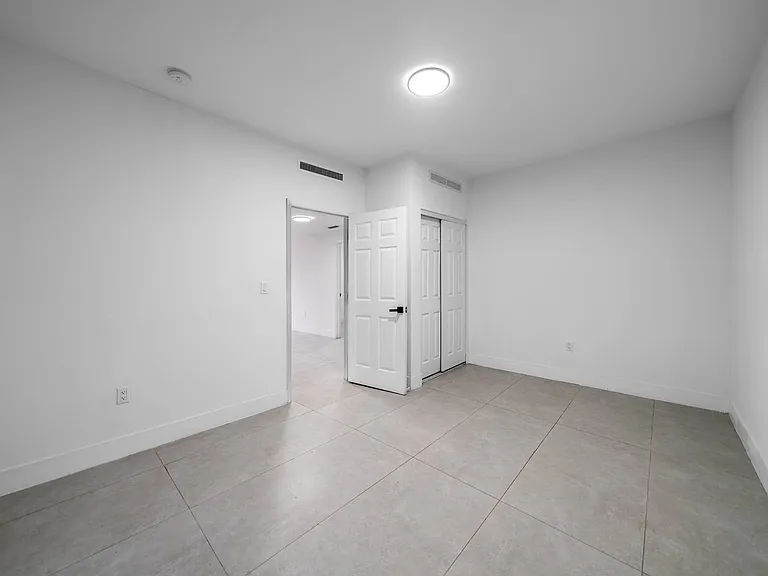 2/1 $2,000/mo, newly renovated in Little Havana! / 2/1 $2,000/mes, remodelado en Little Havana. — Photo 19