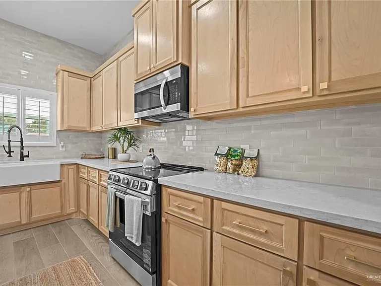 645 Esplanade Cir — Photo 8