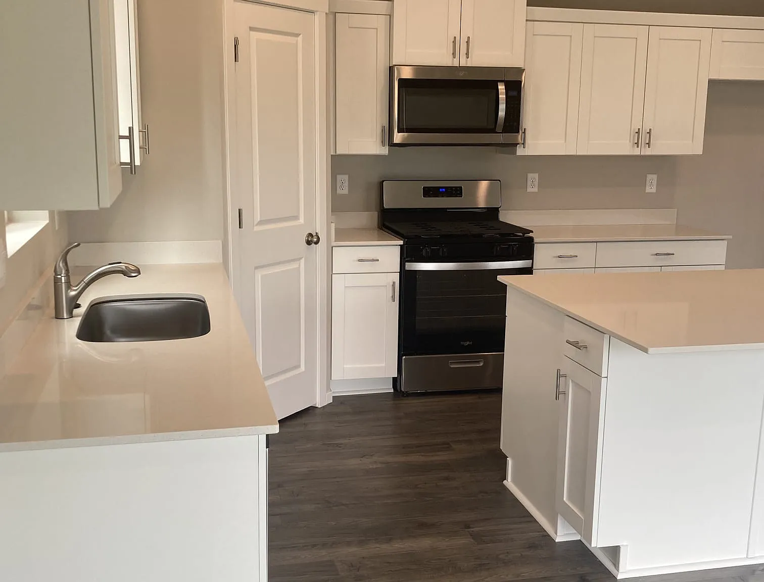 4 bed, 2.5 bath, 2335 sqft, $3,100 — Photo 3