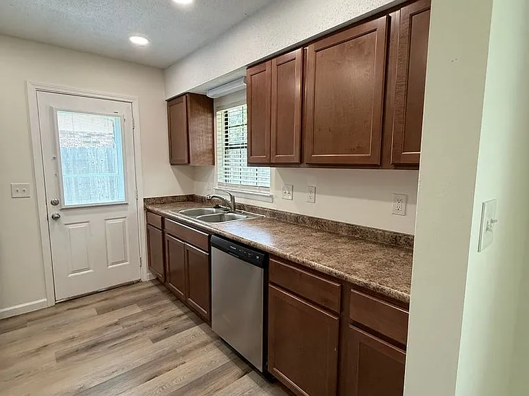 503 Virginia St — Photo 10