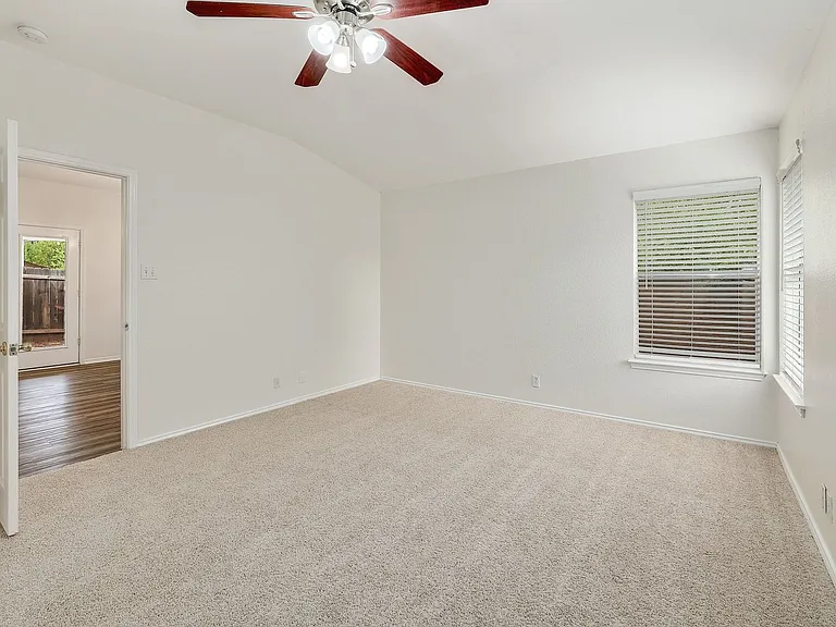 9724 Copper Creek Dr — Photo 16