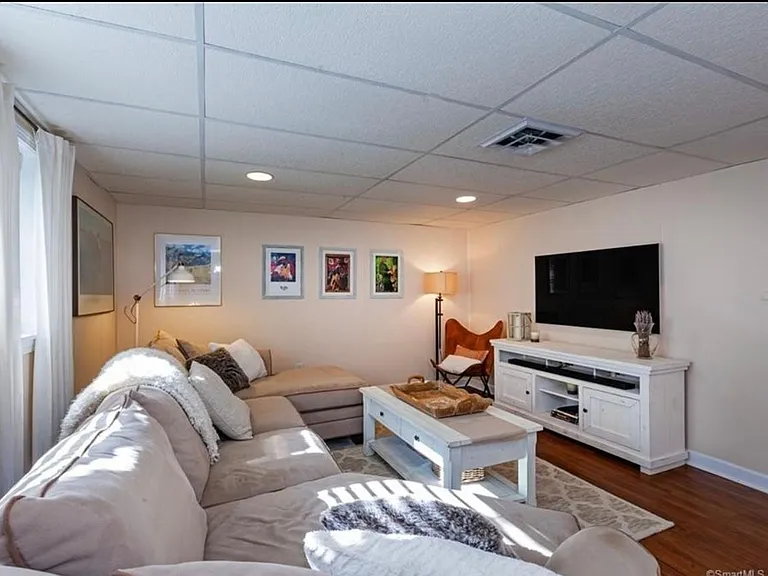 33 Peters Ln — Photo 30