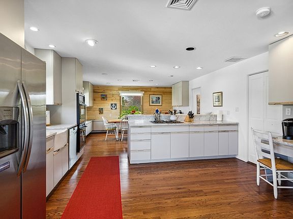 4th image of 100 S Fairview Ave