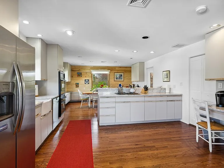 100 S Fairview Ave — Photo 4