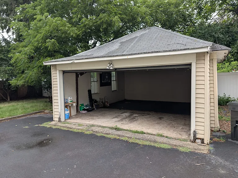 2279 Elizabeth Ave — Photo 9