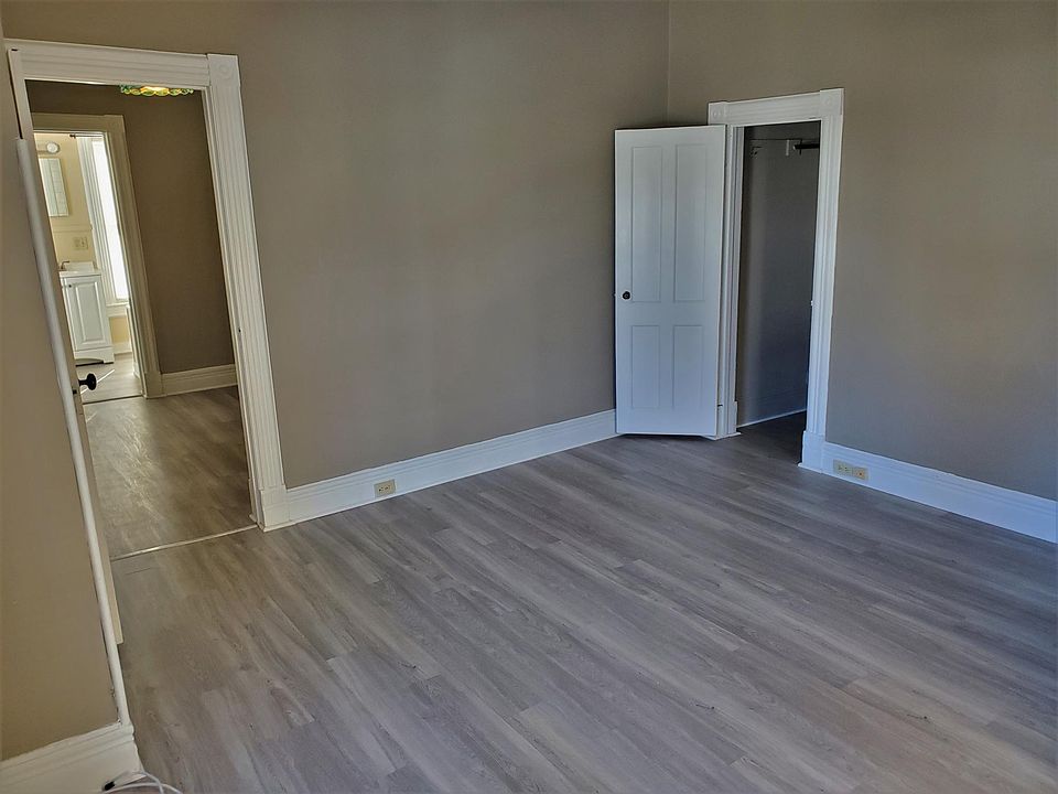 1st image of 122 Crandall St Floor 2
