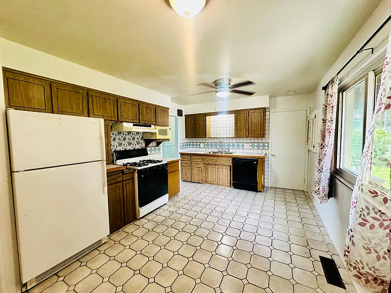 26373 Curie Ave — Photo 9