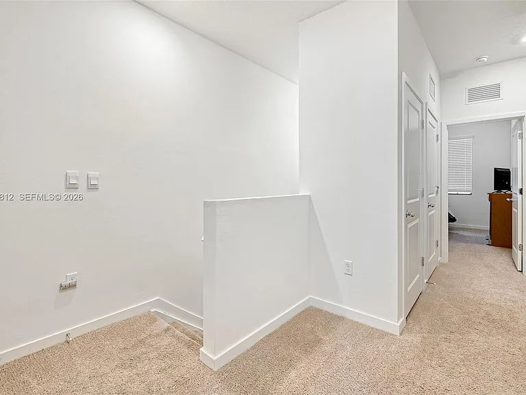 834 SW 11th Ter #834 — Photo 10