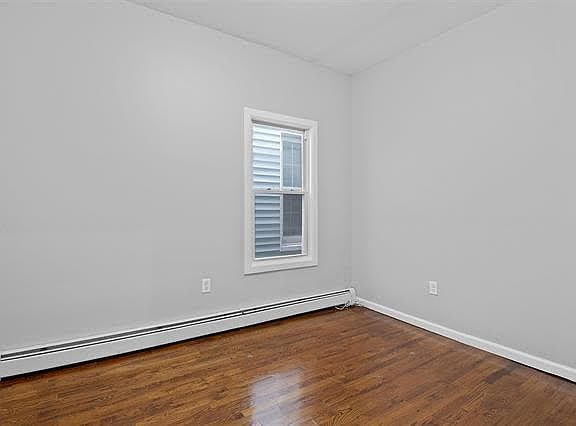 4th image of 35 Lexington Ave #2