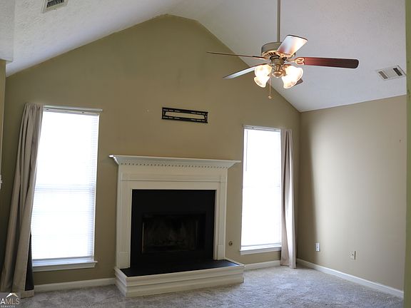 4th image of 45 Hedgerose Dr