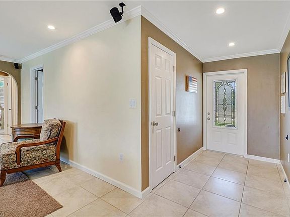 5th image of 27593 Garrett St