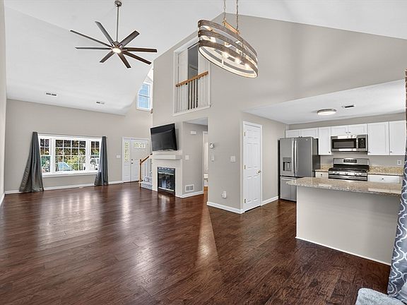 5th image of 1 Melville Ct #B
