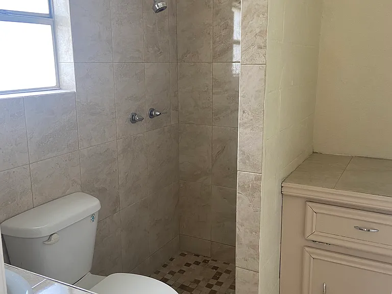307 S Cox St #B — Photo 16