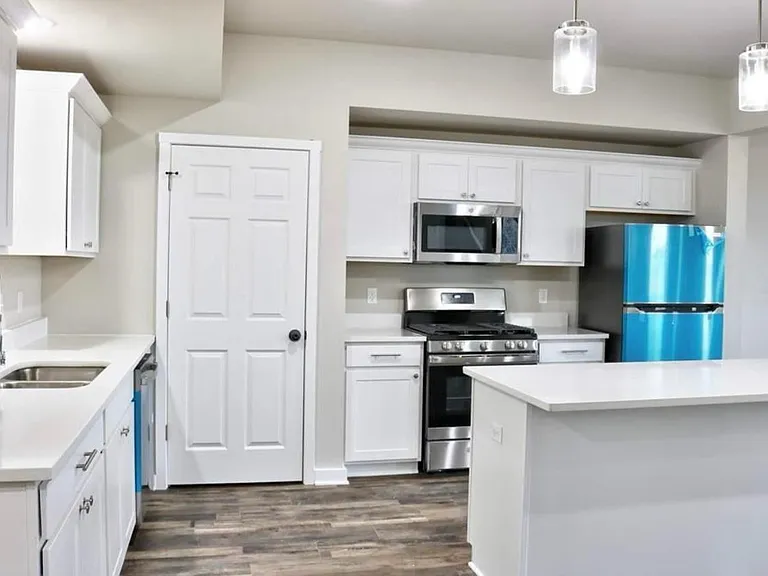 1346 S Main St — Photo 3