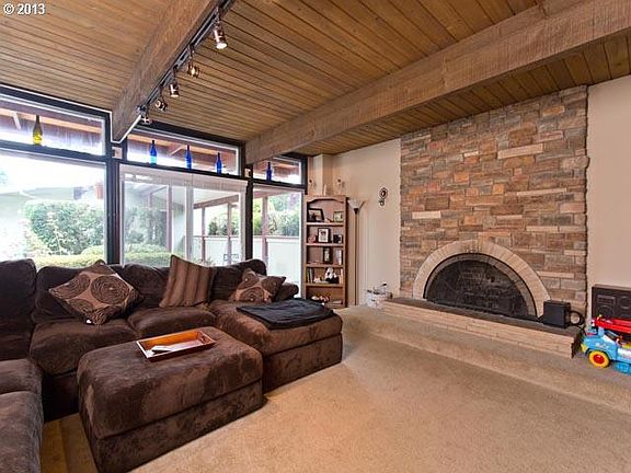 2nd image of 2412 SE Juniper Dr