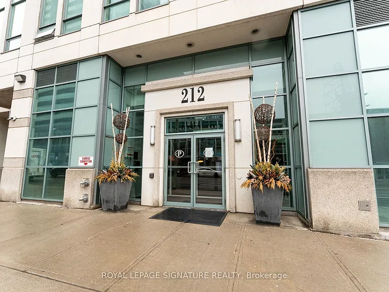 212 Eglinton Ave E #1411 — Photo 1