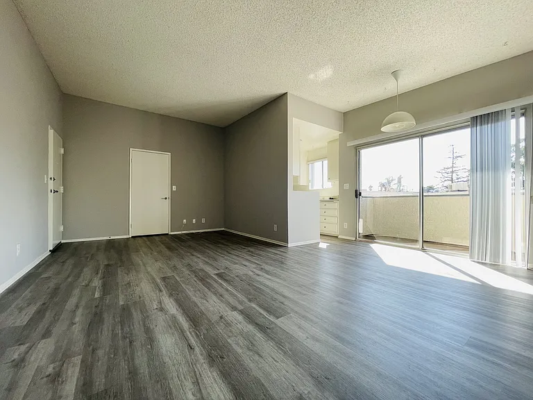 Lido Apartments - 3615 Watseka Ave — Photo 6